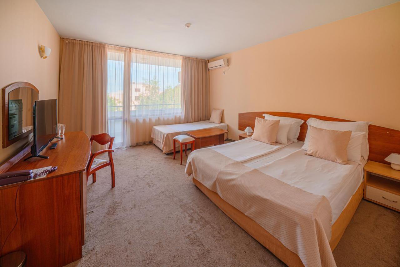 Perla Plaza Hotel Primorsko Bagian luar foto
