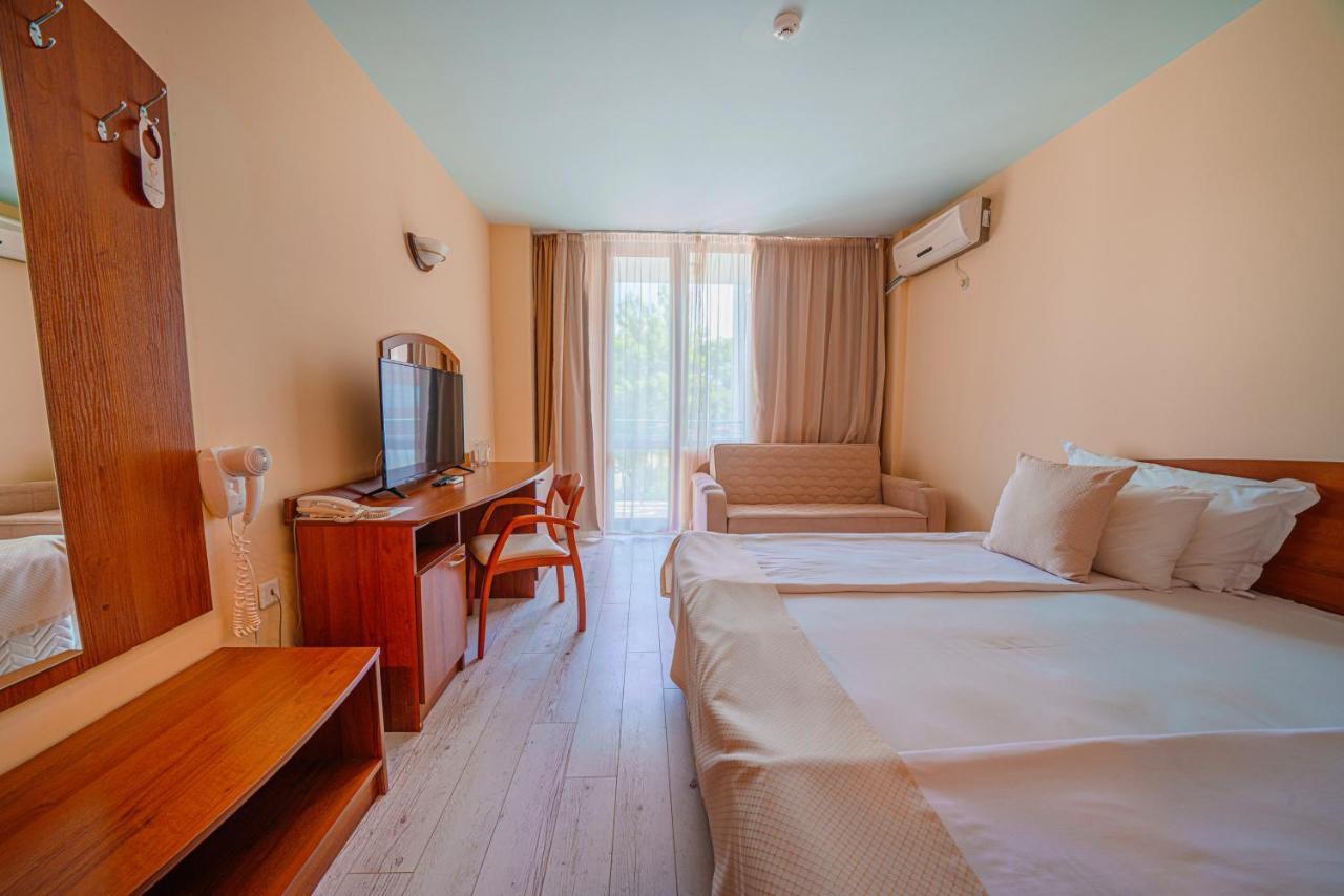 Perla Plaza Hotel Primorsko Bagian luar foto