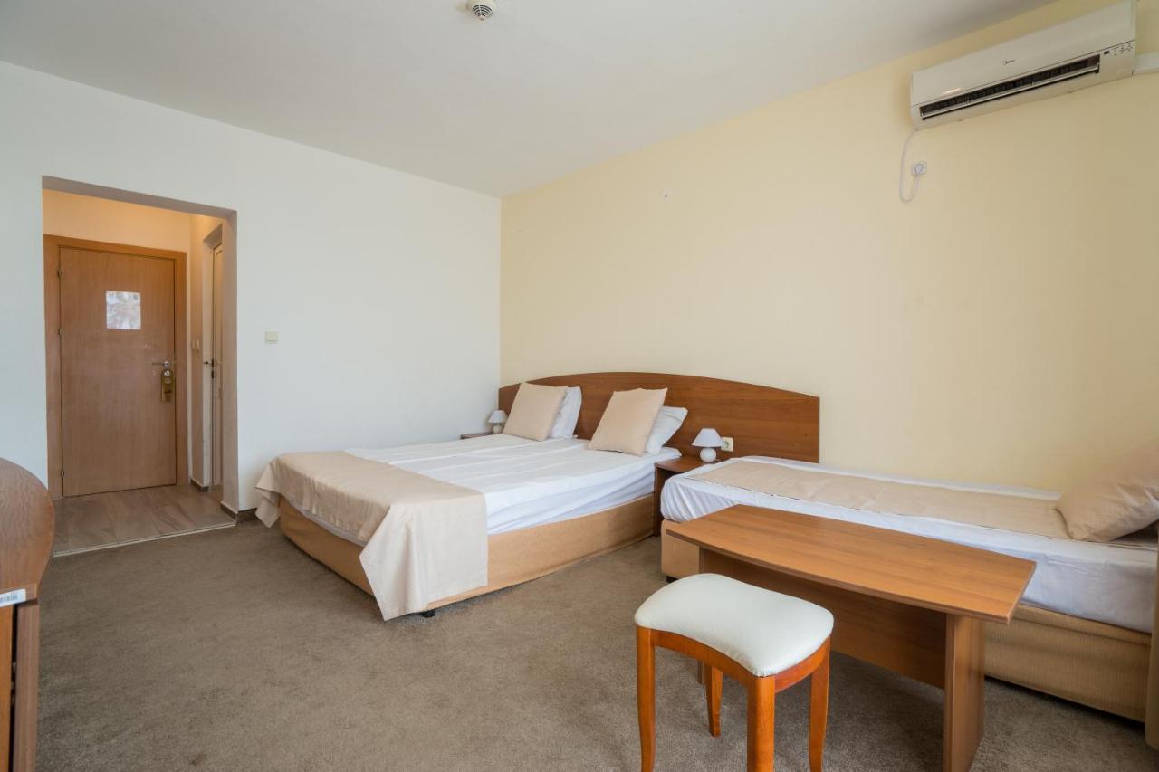 Perla Plaza Hotel Primorsko Bagian luar foto