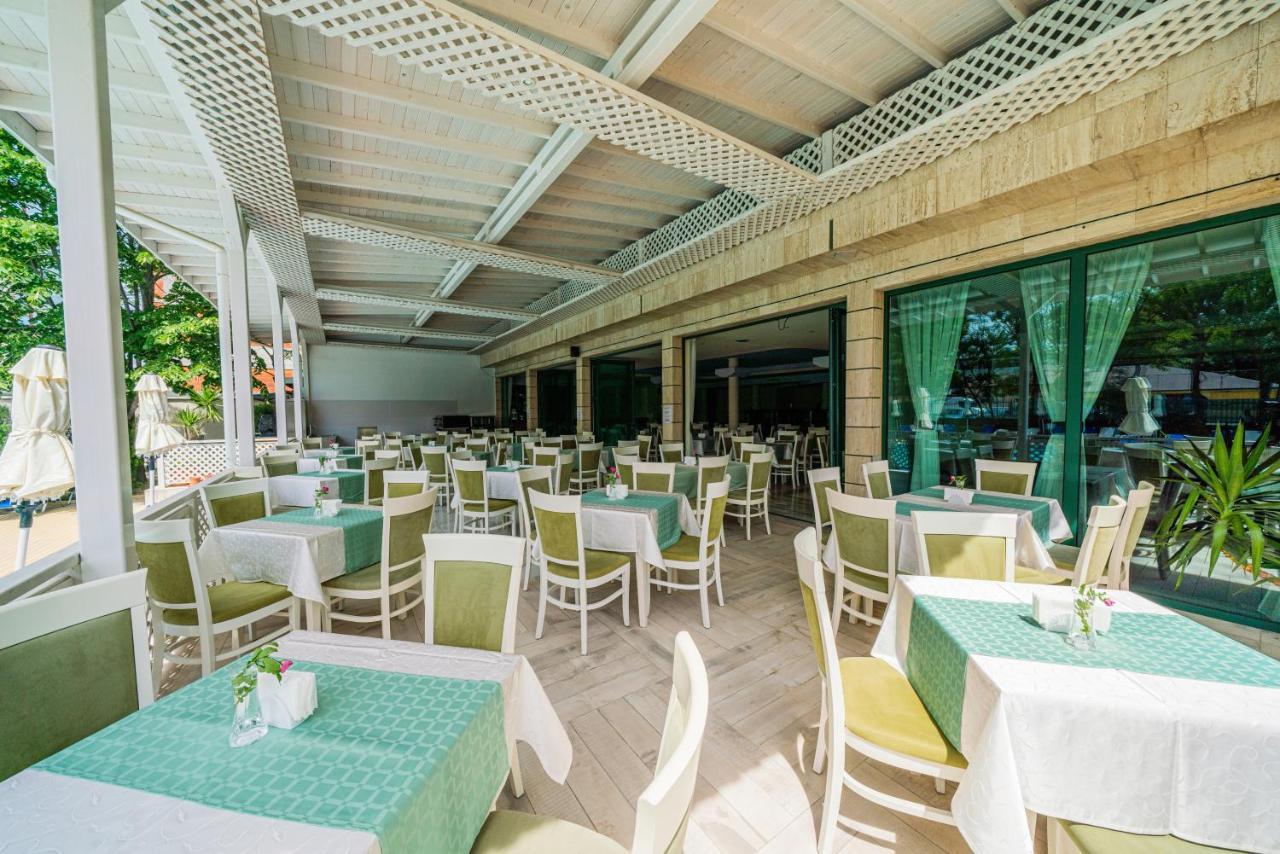 Perla Plaza Hotel Primorsko Bagian luar foto