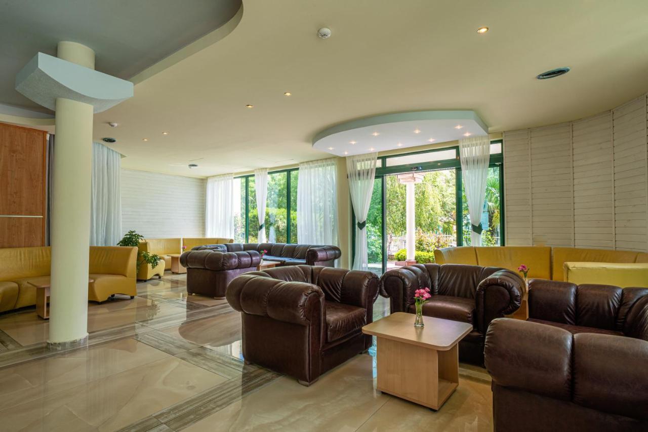 Perla Plaza Hotel Primorsko Bagian luar foto