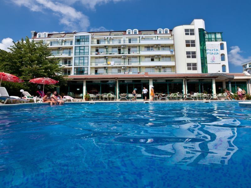 Perla Plaza Hotel Primorsko Bagian luar foto