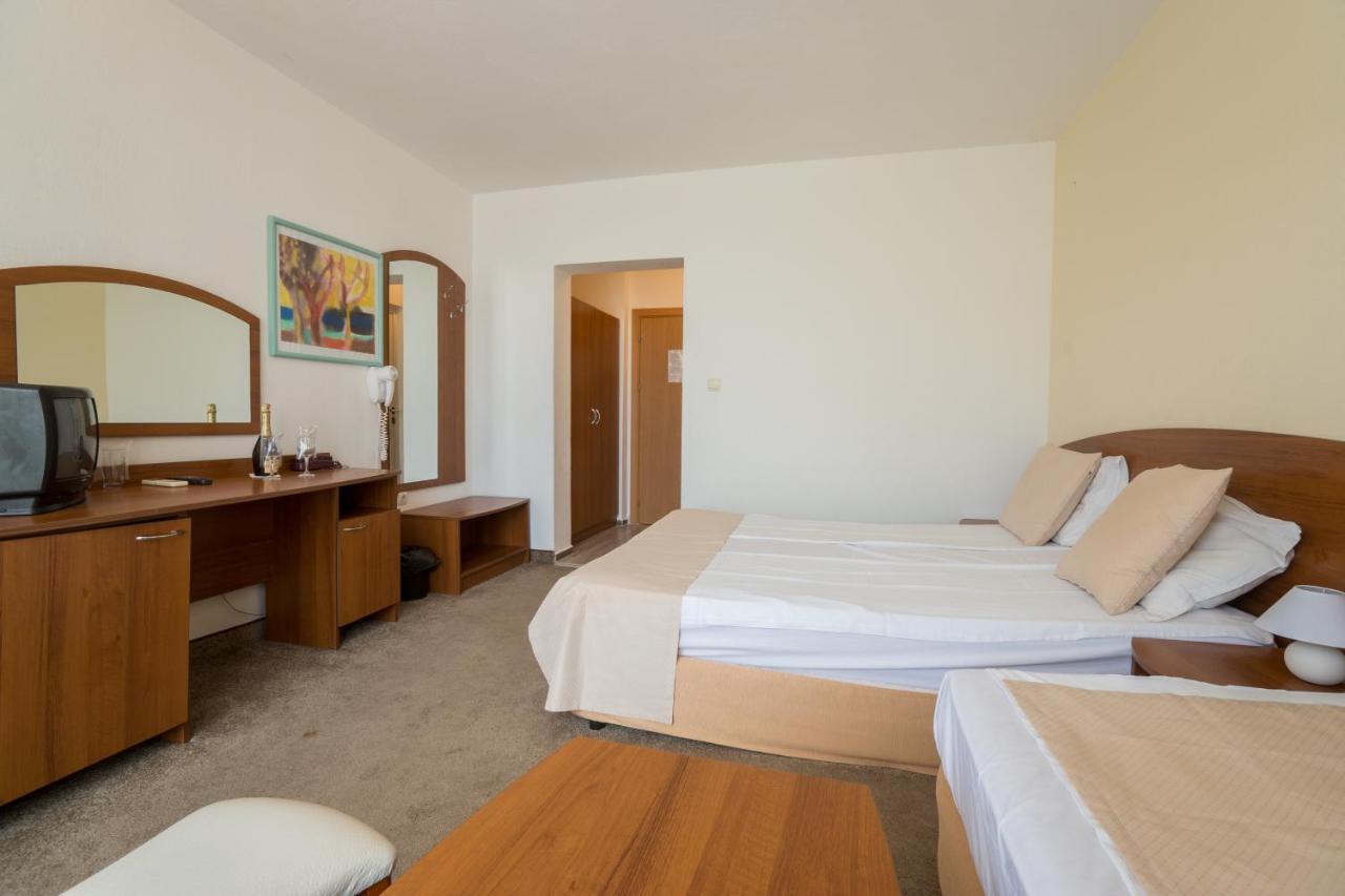 Perla Plaza Hotel Primorsko Bagian luar foto