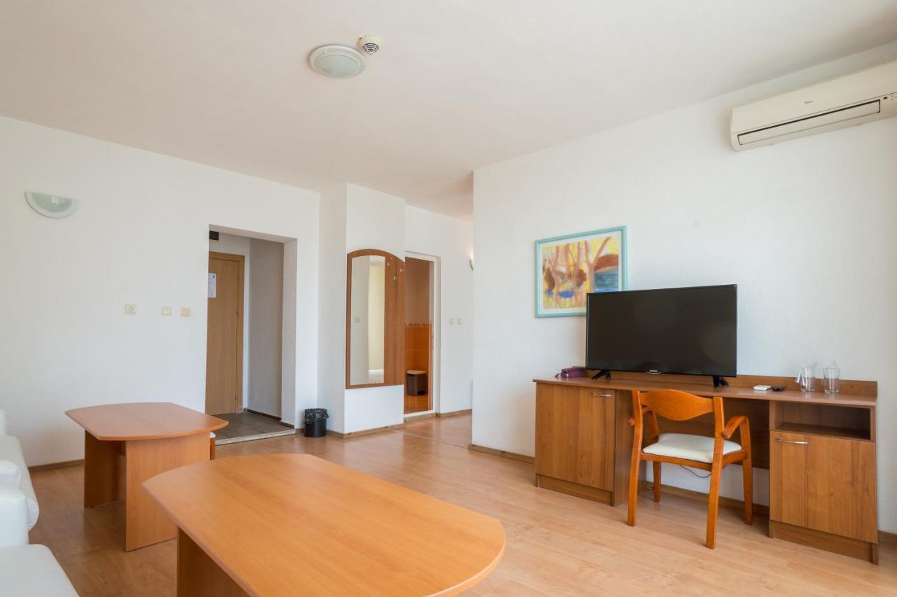 Perla Plaza Hotel Primorsko Bagian luar foto