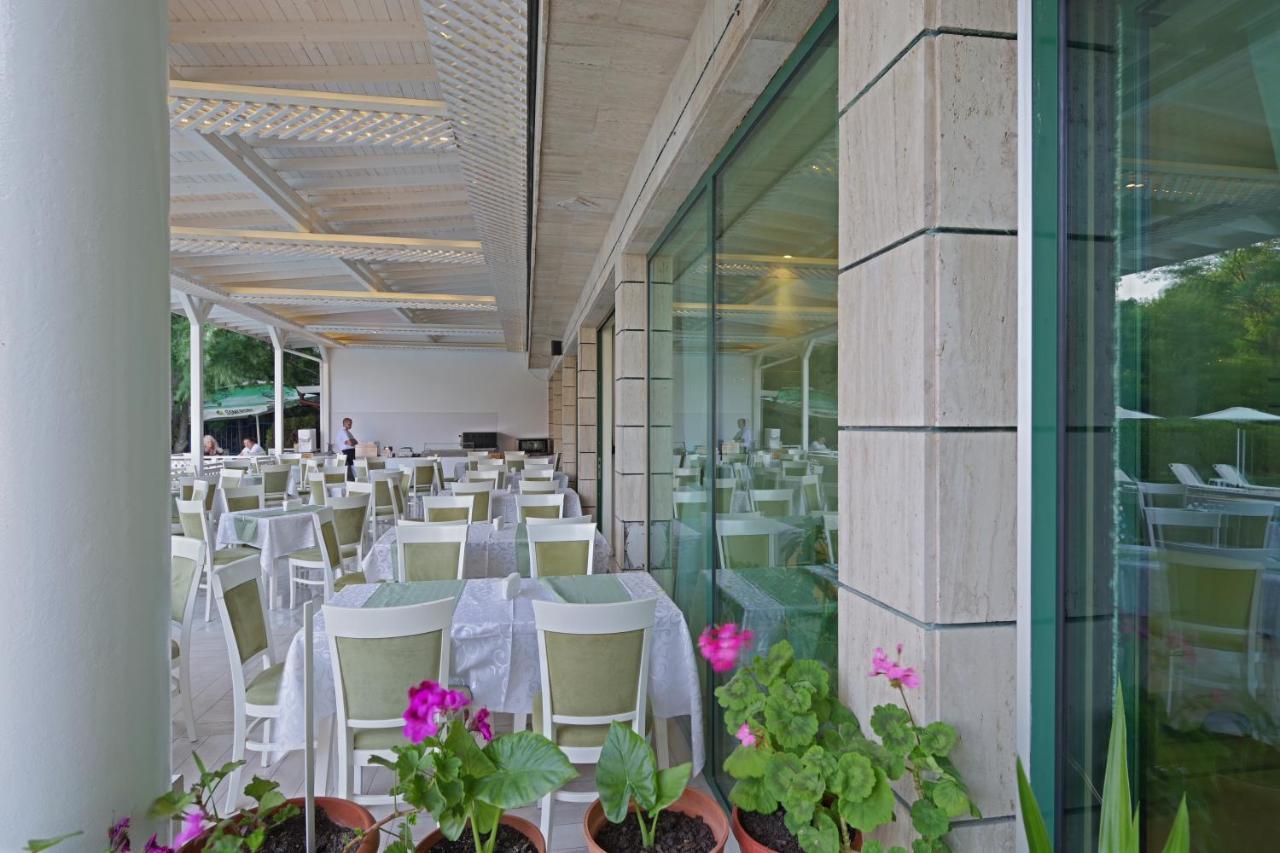 Perla Plaza Hotel Primorsko Bagian luar foto