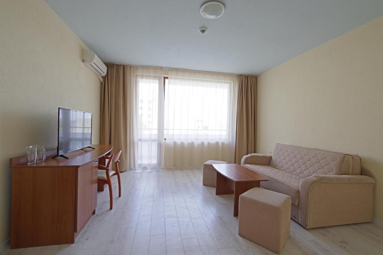 Perla Plaza Hotel Primorsko Bagian luar foto