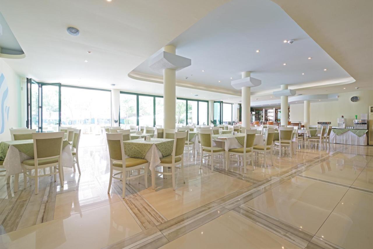 Perla Plaza Hotel Primorsko Bagian luar foto