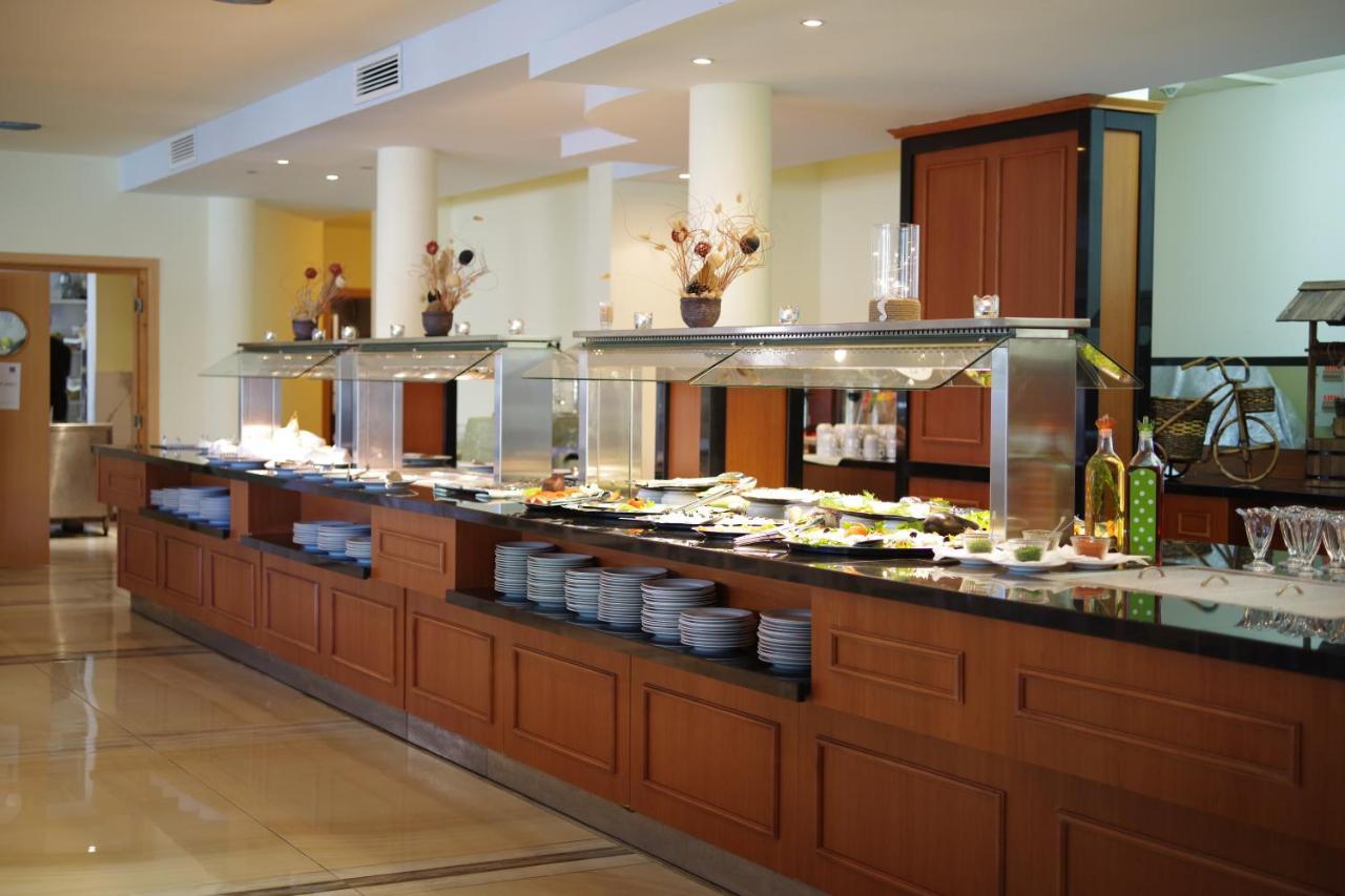 Perla Plaza Hotel Primorsko Bagian luar foto