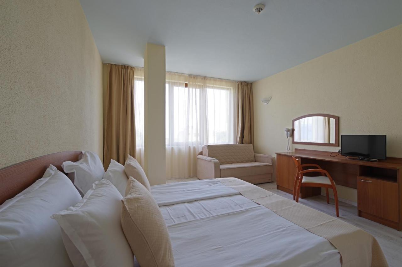 Perla Plaza Hotel Primorsko Bagian luar foto
