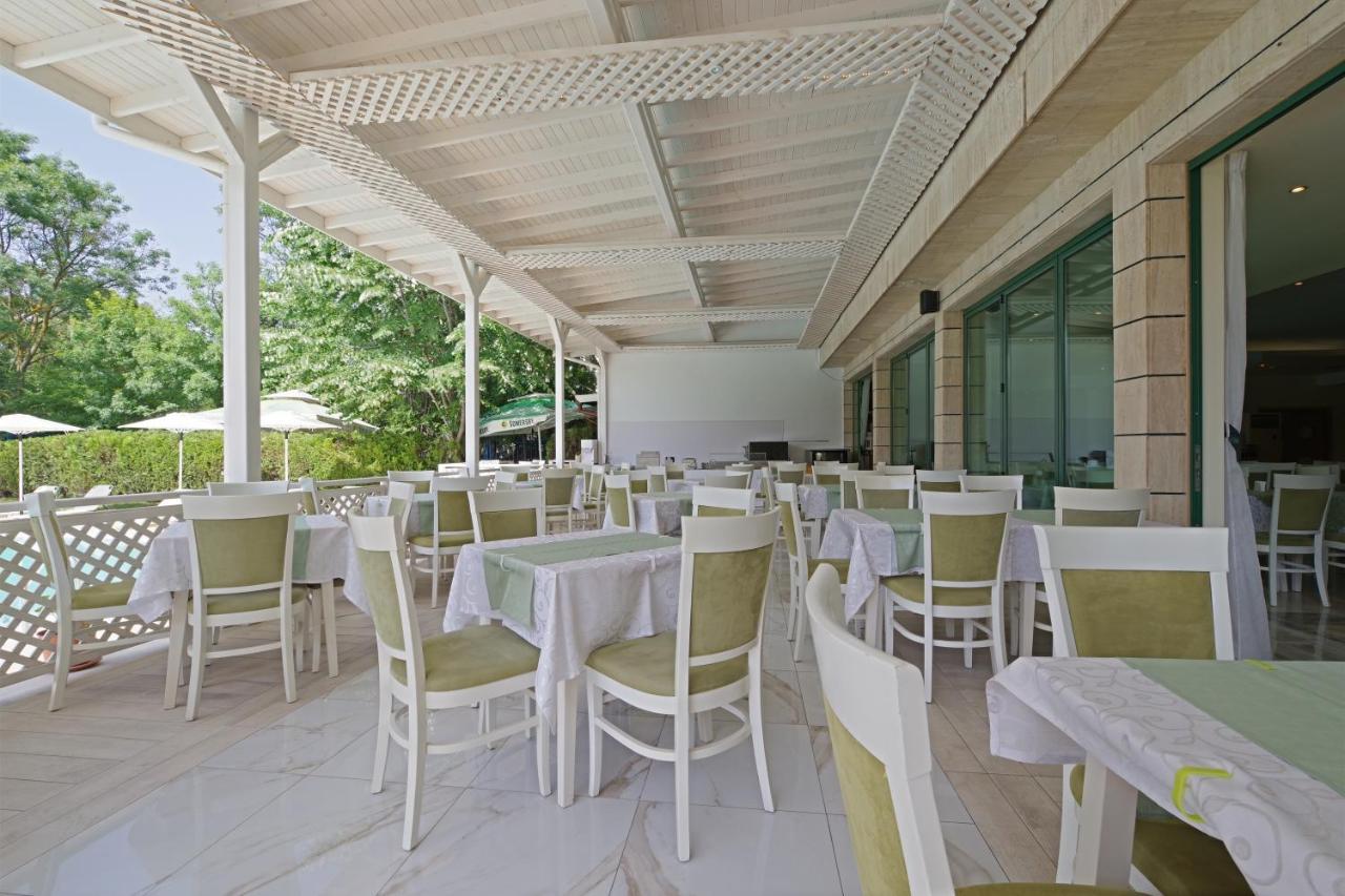 Perla Plaza Hotel Primorsko Bagian luar foto