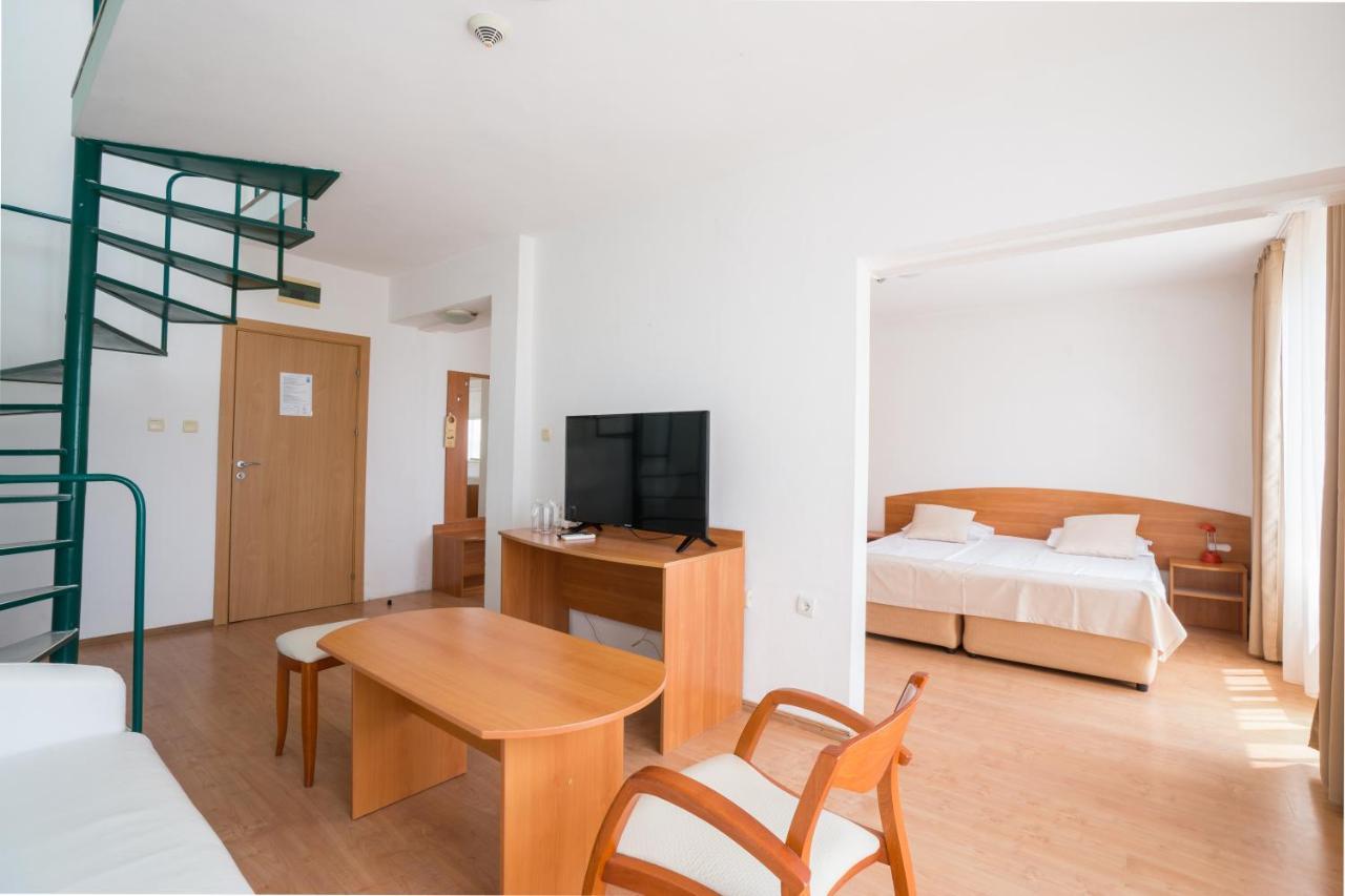 Perla Plaza Hotel Primorsko Bagian luar foto