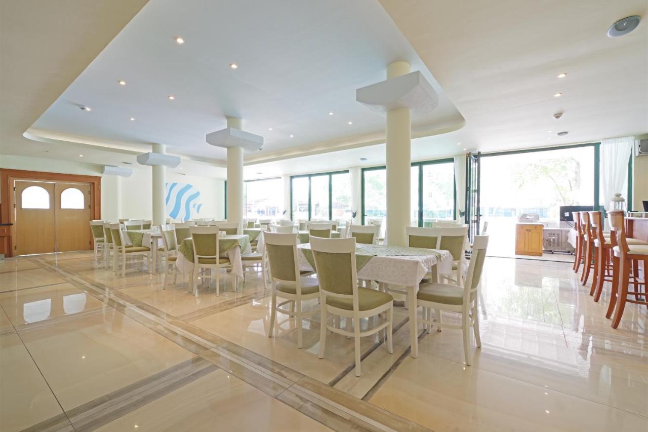 Perla Plaza Hotel Primorsko Bagian luar foto
