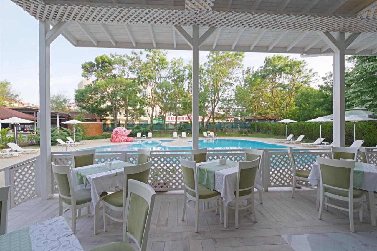 Perla Plaza Hotel Primorsko Bagian luar foto