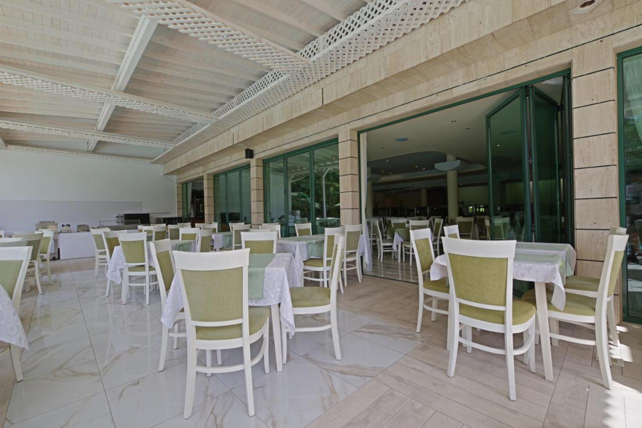 Perla Plaza Hotel Primorsko Bagian luar foto