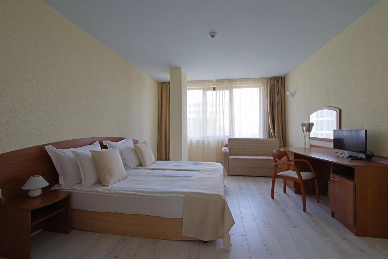 Perla Plaza Hotel Primorsko Bagian luar foto