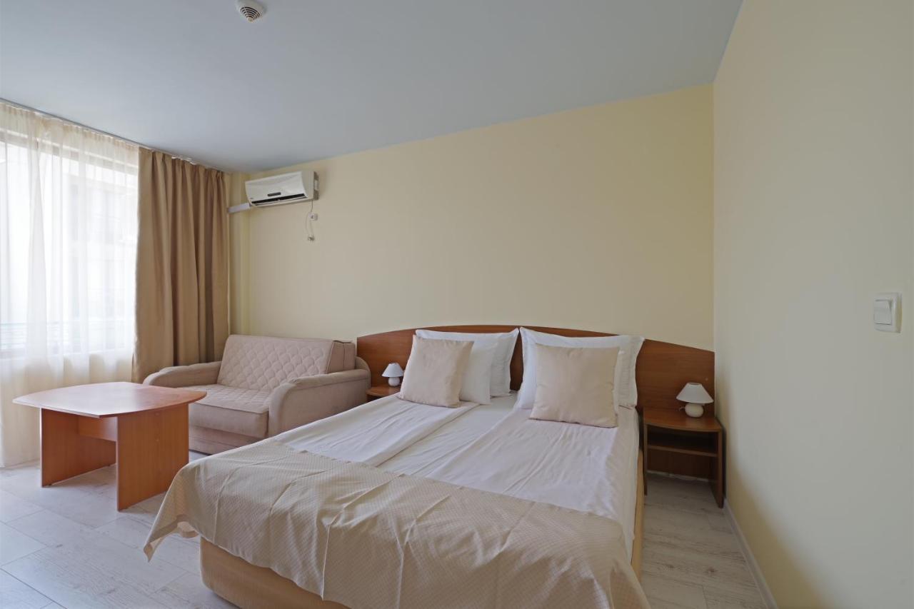Perla Plaza Hotel Primorsko Bagian luar foto