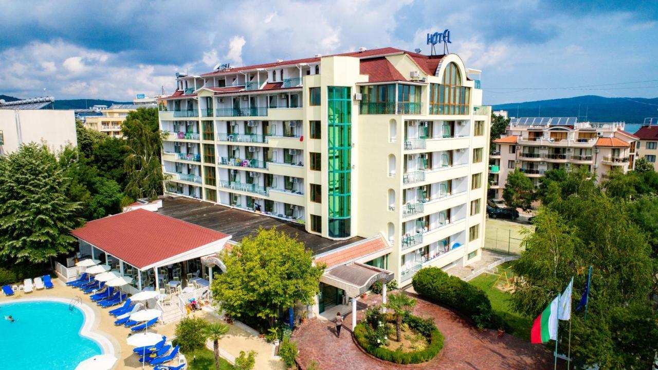 Perla Plaza Hotel Primorsko Bagian luar foto