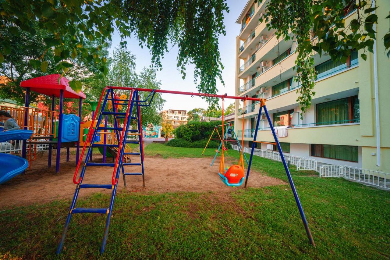 Perla Plaza Hotel Primorsko Bagian luar foto